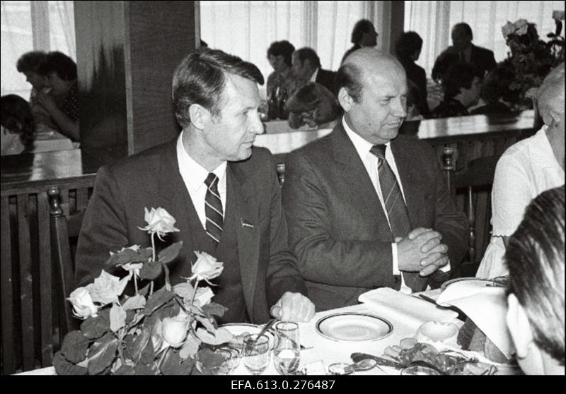 Sindi-150, pidustused.