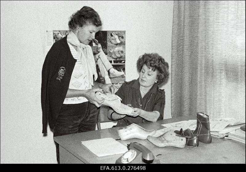 "Kommunaari" peakunstnik.