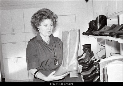 "Kommunaari" peakunstnik.  similar photo