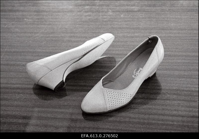 "Kommunaaris" (jalats 1984).