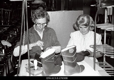 "Kommunaaris".  similar photo