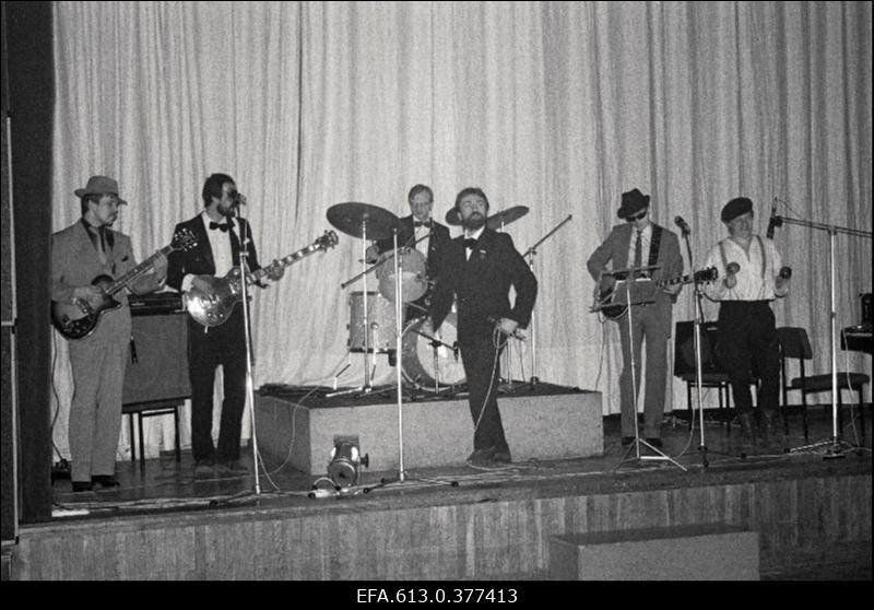 Propaganda ja pressikeskuse noorteüritus Mustamäel Mängude majas.