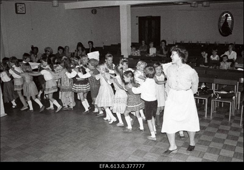 Laste pidu Klementis.