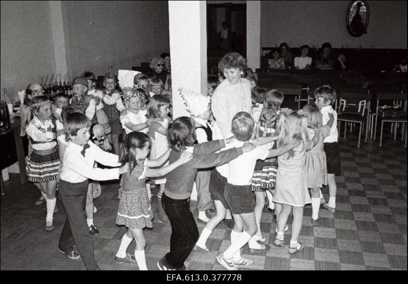 Laste pidu Klementis.