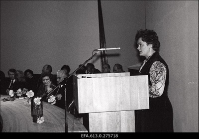 Punalipu üleandmine Riikliku Projekteerimise Instituudi "Eesti Projekt" saalis.  duplicate photo