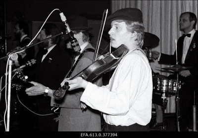 Propaganda ja pressikeskuse noorteüritus Mustamäel Mängude majas.  similar photo