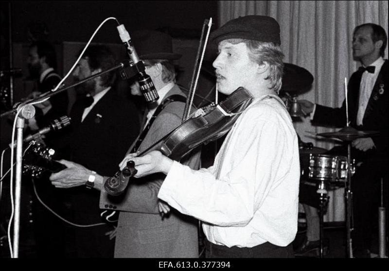 Propaganda ja pressikeskuse noorteüritus Mustamäel Mängude majas.