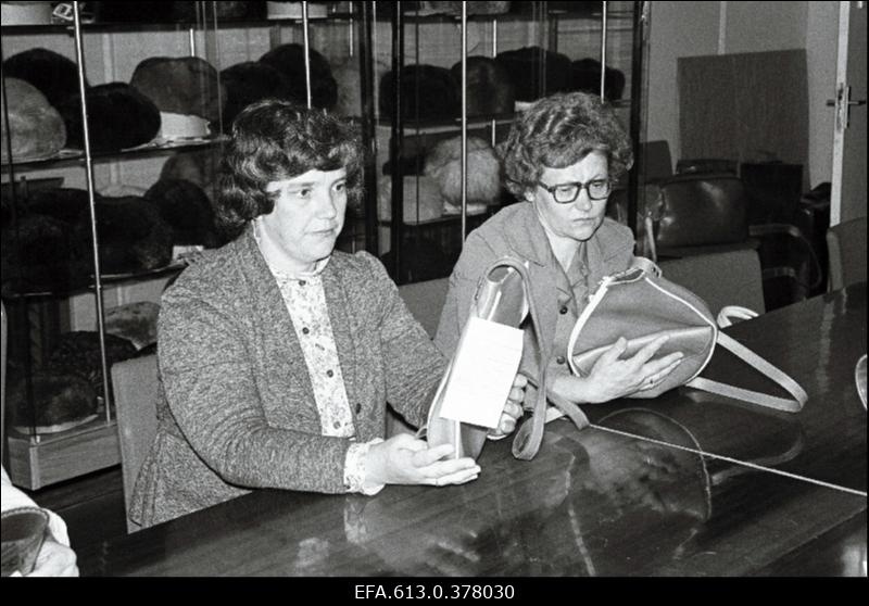 "Linda" Kunstinõukogus, Kutsekooli lõpetajad J. Kreuksi nimelise kultuuripalees.