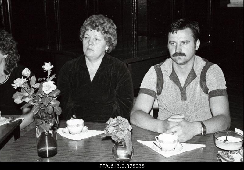 "Linda" Kunstinõukogus, Kutsekooli lõpetajad J. Kreuksi nimelise kultuuripalees.