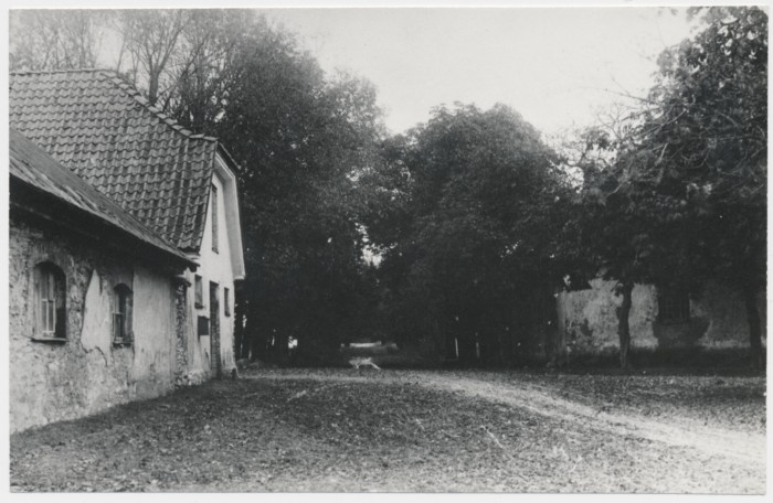 View of the crossroads of Suuremõisa. On the left part of ourria and Käina Economy Association store building
