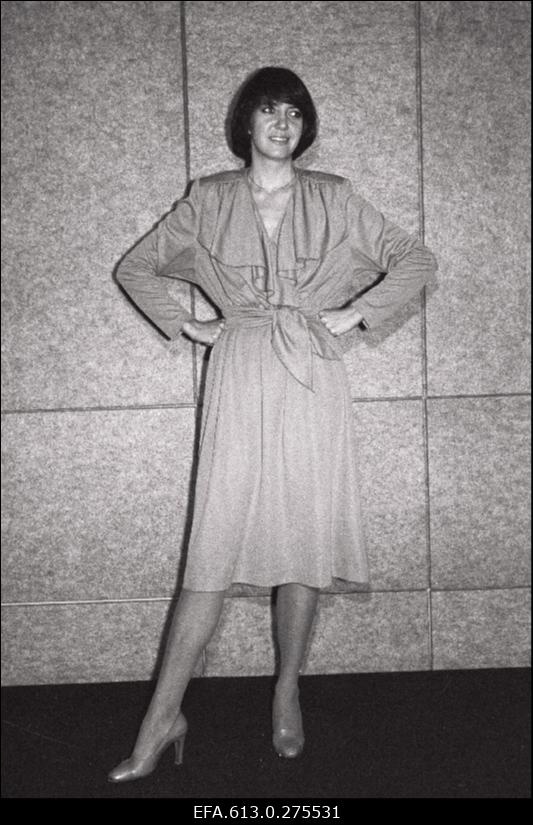 Klementis-peakunstnik, peakonstruktor, rõivamudelid, krookimis- ja tikkimismasinad.