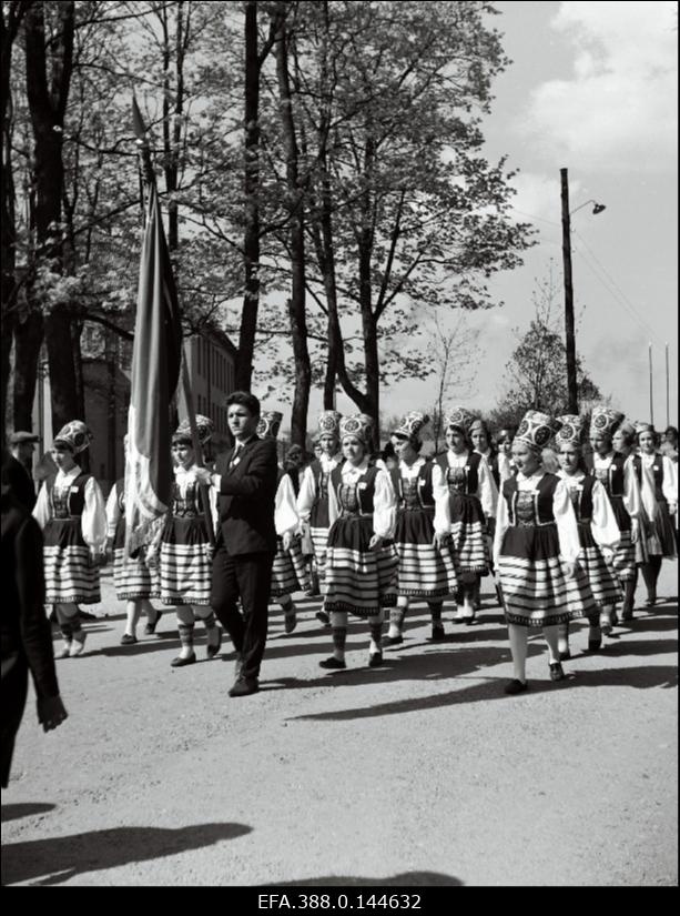 Viljandi rajooni laste laulu- ja tantsupidu.