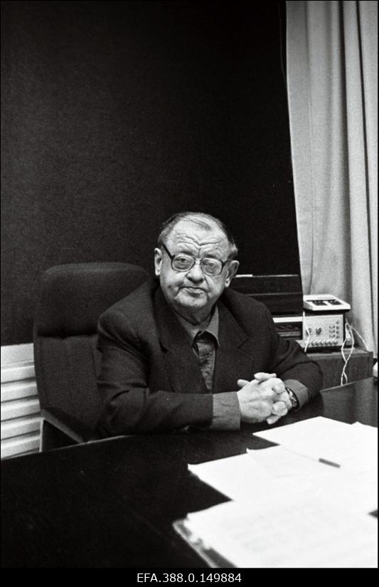 J. Gagarini nim. Näidissovhoostehnikumi Eksperimentaalse Seakombinaadi direktor Vello Tire.