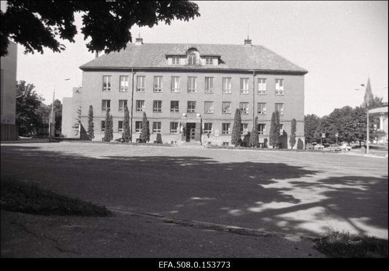 Viljandi maakonnavalitsuse hoone Vabaduse platsil.