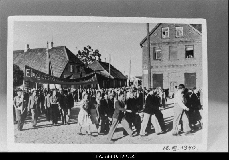 Eesti Nõukogude Liidu koosseisu astumist nõudev meeleavaldus Viljandis 18.07.1940.