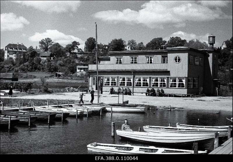 Vaade Viljandi järve paadisadamale ja turismibaasile.
