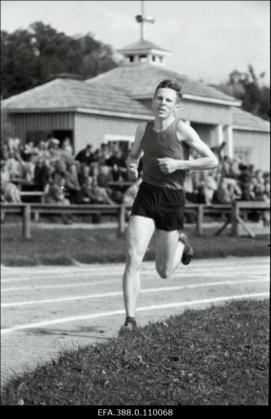Maanoorte V suvespartakiaadil jookseb 5000 m Hubert Pärnakivi.