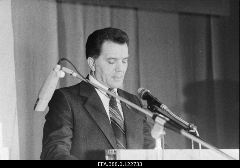 EKP Viljandi Rajoonikomitee XXI konverentsil kõneleb EKP Viljandi Rajoonikomitee esimene sekretär Rein Elvak.