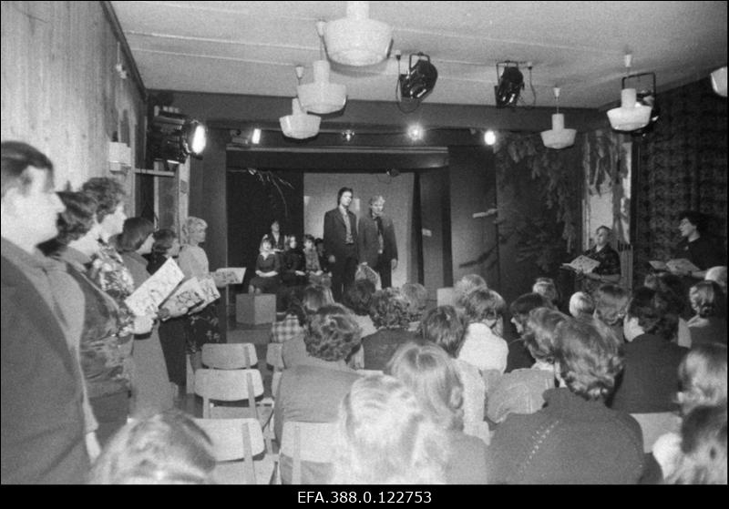 Viljandi Kultuurikooli luuleteatri etendus "Kodumets".