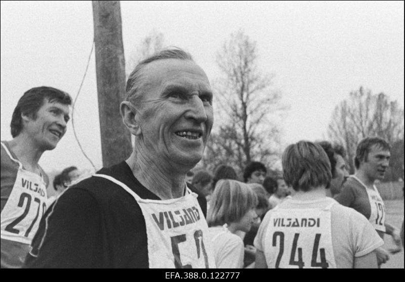 25. jooksu ümber Viljandi linna organisaator Elmar Ardma enne starti.