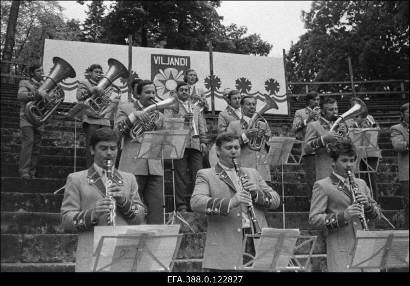 Viljandi rajooni rahvatantsupeol esineb puhkpilliorkester