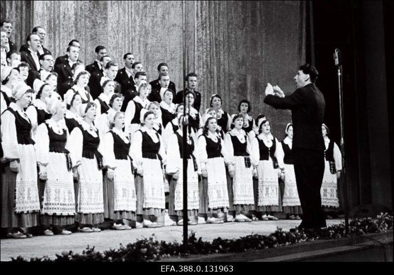 Viljandi segakoor "Koit" dirigent Paul Kriguli juhatusel esineb Kremli teatris.