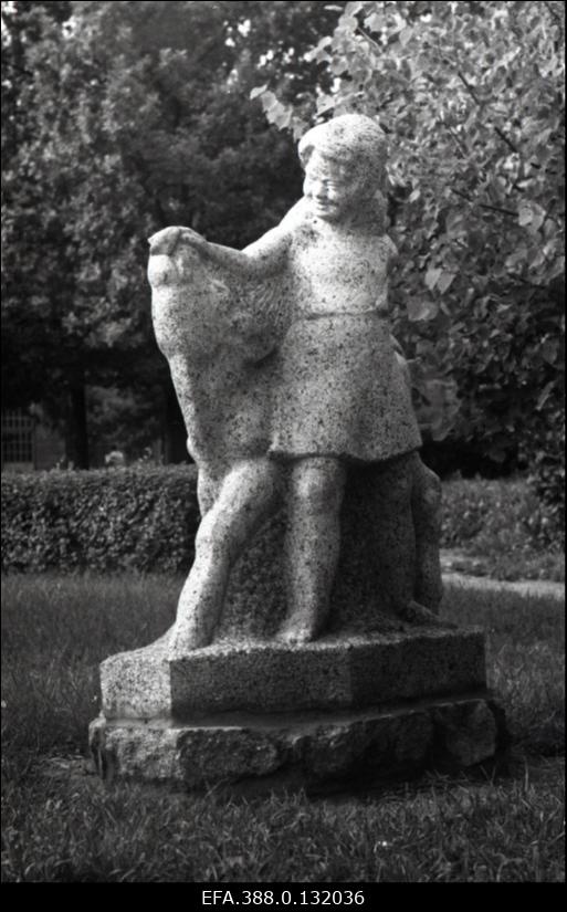 Skulptor Aino Sepa skulptuur Viljandis.