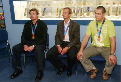 XXVIII suveolümpiamängude medalivõitjad spordimuuseumis 2004  duplicate photo