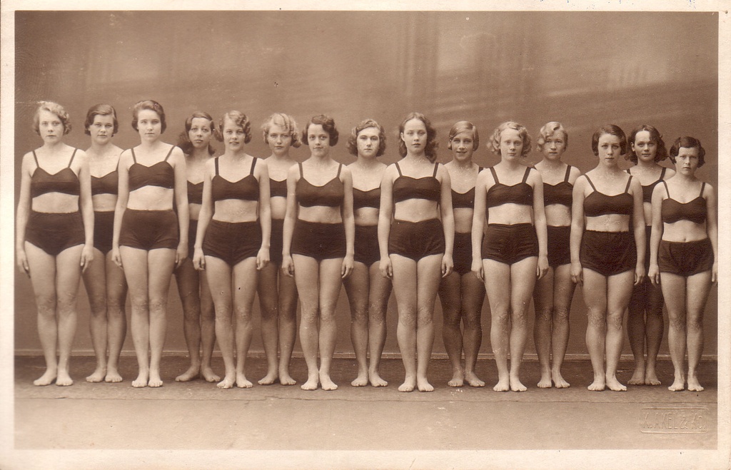 Grupp naisvõimlejaid-töölissportlasi 1930. aa