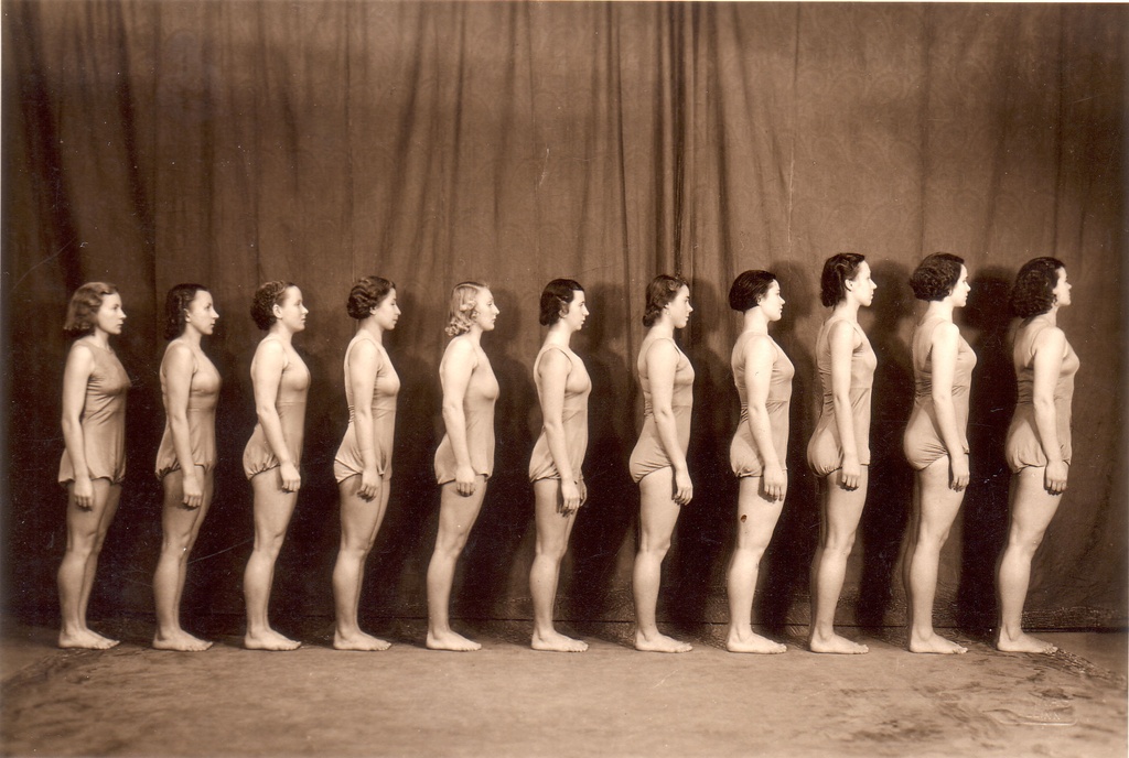 Grupp naisvõimlejaid-töölissportlasi 1930. aa