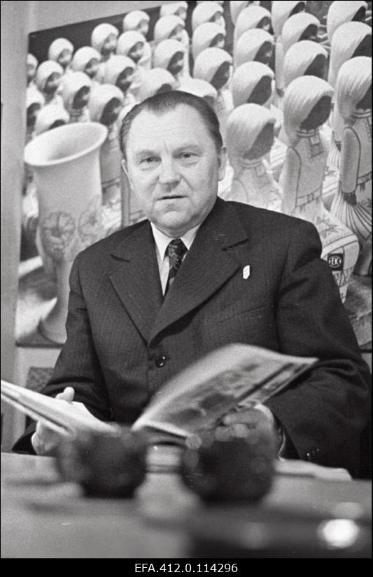 Nõukogude Liidu kangelane, Tallinna Ehituskeraamika Tehase direktor Albert Repson.