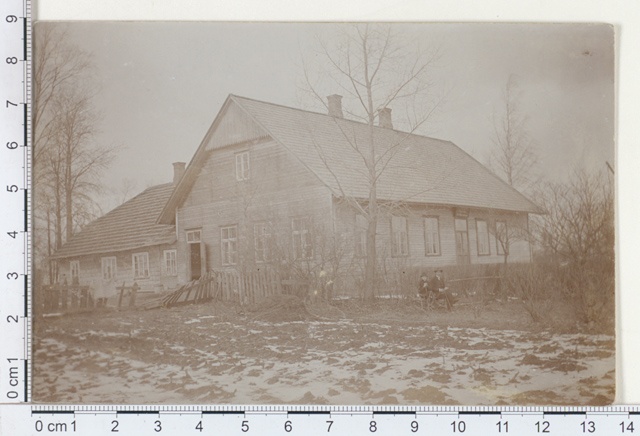 Koolimaja Kaarlis