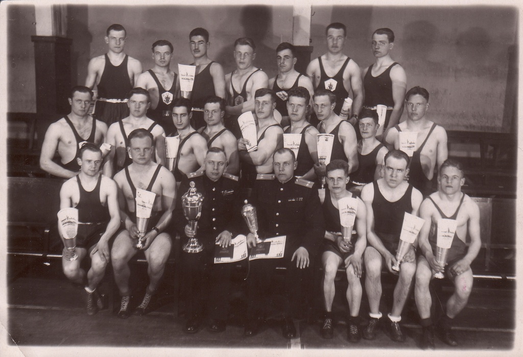 Grupp mere-lennuväe sportlasi Tallinnas 1950. aa