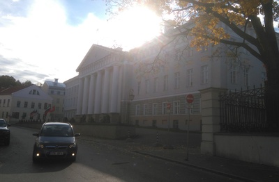 Tartu Estonia : University main building = Universitata cefkonsrtuajo rephoto