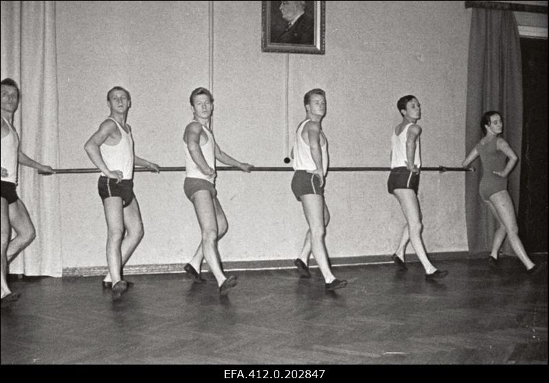 Tantsutund Tallinna Riikliku Konservatooriumi lavakunsti kateedris.