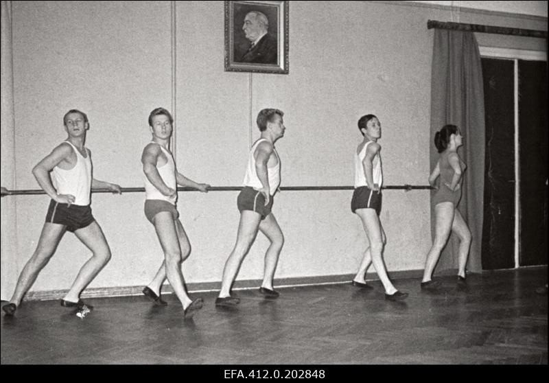 Tantsutund Tallinna Riikliku Konservatooriumi lavakunsti kateedris.