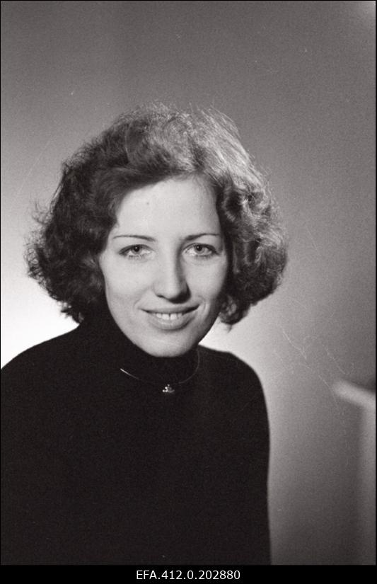 Tallinna Riikliku Konservatooriumi lavakunsti kateedri VIII lend: näitleja Silvi Ait.