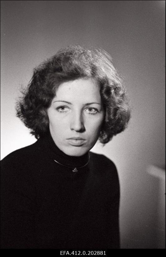 Tallinna Riikliku Konservatooriumi lavakunsti kateedri VIII lend: näitleja Silvi Ait.