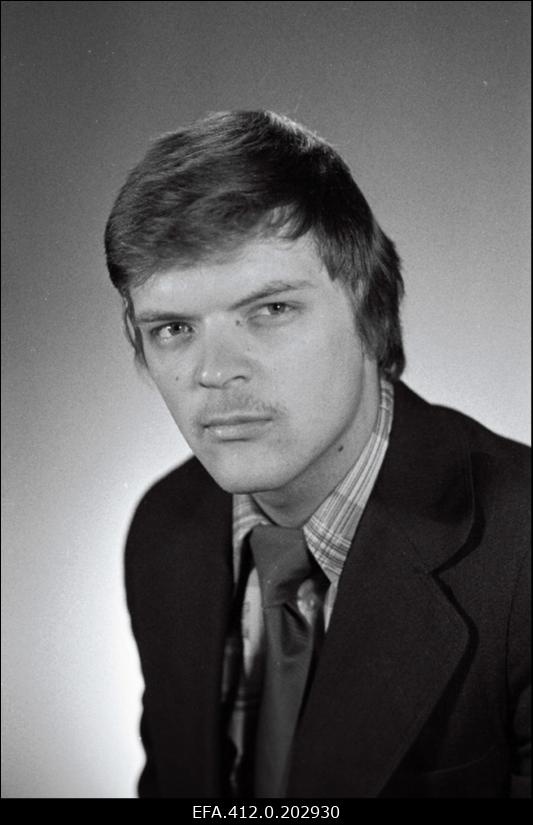 Tallinna Riikliku Konservatooriumi lavakunsti kateedri IX lend: näitleja Villu Tari.