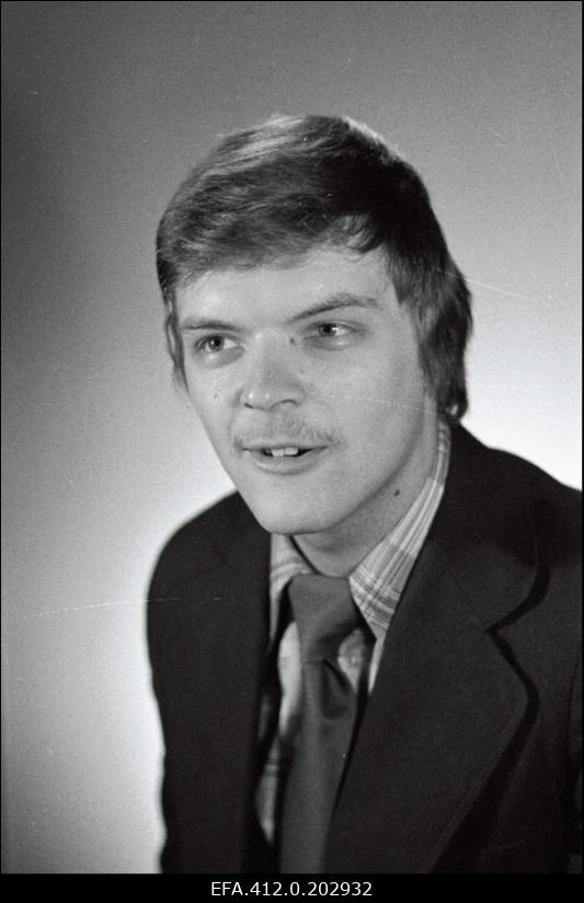 Tallinna Riikliku Konservatooriumi lavakunsti kateedri IX lend: näitleja Villu Tari.