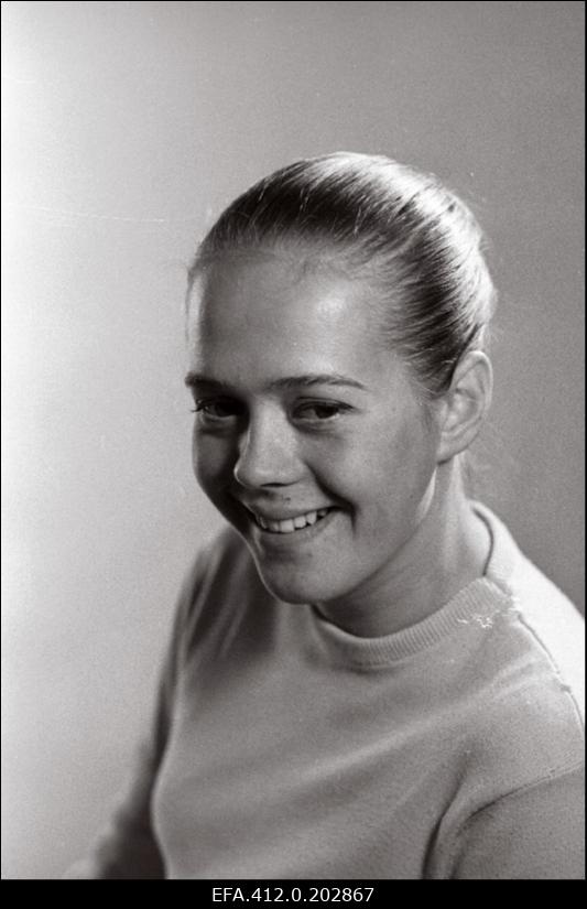 Tallinna Riikliku Konservatooriumi lavakunsti kateedri III lend: näitleja Mari Lill.