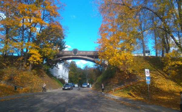 Kuradisild Toomemäel; jalutajad. Tartu, ca 1923. rephoto