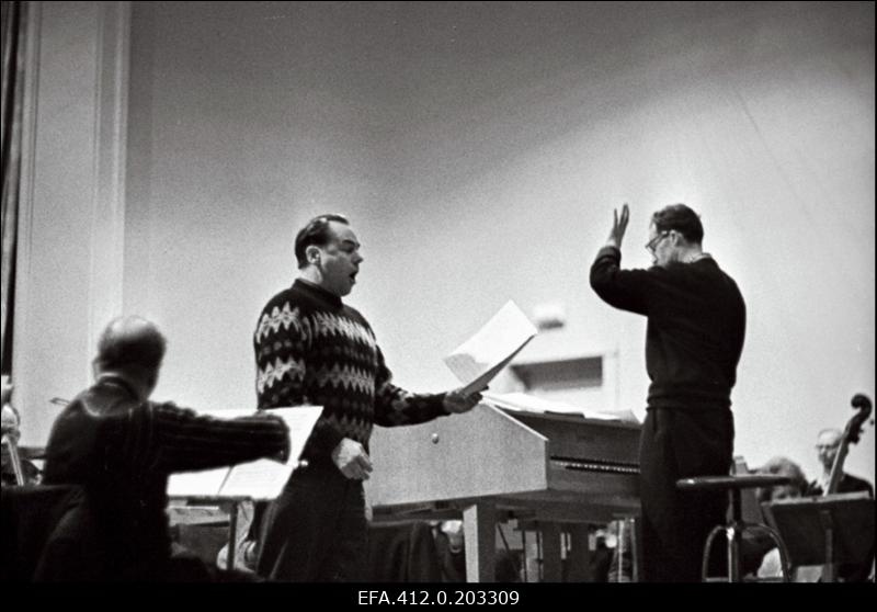 Georg Ots, ERSO ja dirigent Roman Matsov.