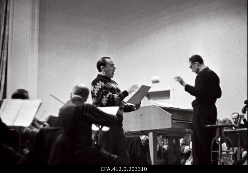 Georg Ots, ERSO ja dirigent Roman Matsov.