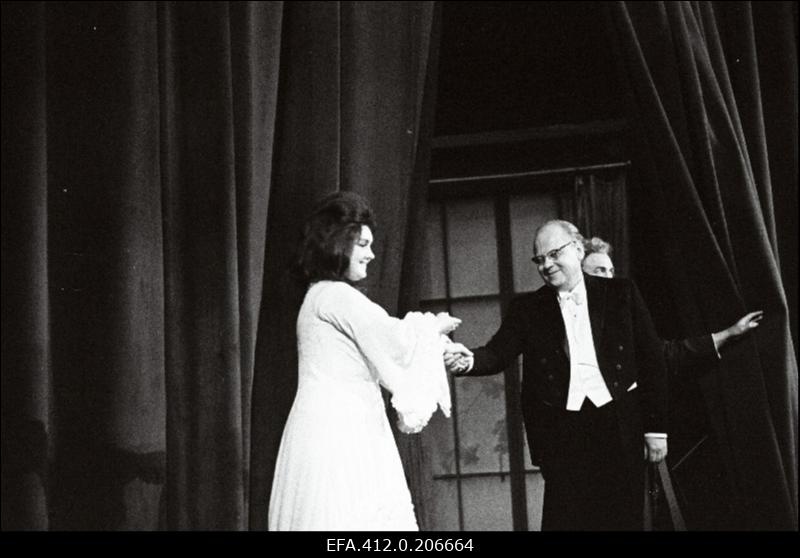Vene kunsti dekaad: Vene NFSV rahvakunstnik Galina Kovaljova ja Hendrik Krumm G. Verdi ooperis "Traviata" RAT Estonias.