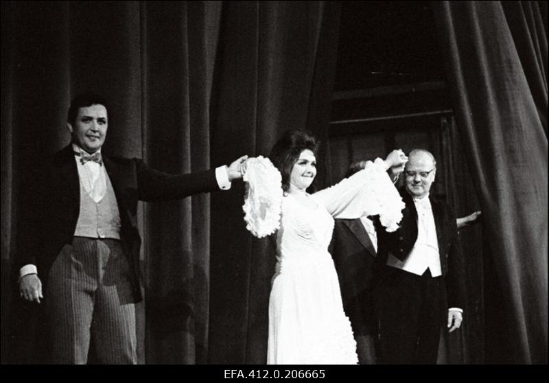 Vene kunsti dekaad: Vene NFSV rahvakunstnik Galina Kovaljova ja Hendrik Krumm G. Verdi ooperis "Traviata" RAT Estonias.