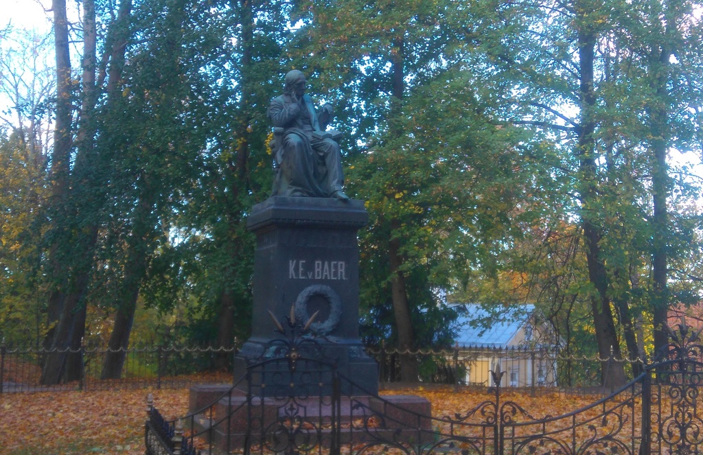 Tartu : Baer earrings = Dorpat : Baer-Denkmal rephoto