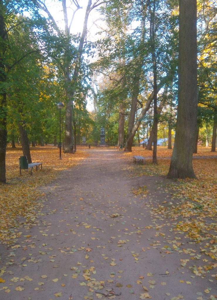Winter Hall to the monument of Karl Ernst von Baer in Toomemäe rephoto