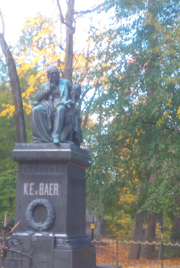 Mälestusmärk: loodus- ja arstiteadlane Karl Ernst von Baer. Tartu, Toomemägi, 1957. rephoto