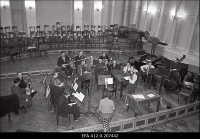 [Strinks] Peeter Sauli juhatusel (A.Zeider, L. Sepsivart)Estonia kontserdisaalis.  duplicate photo
